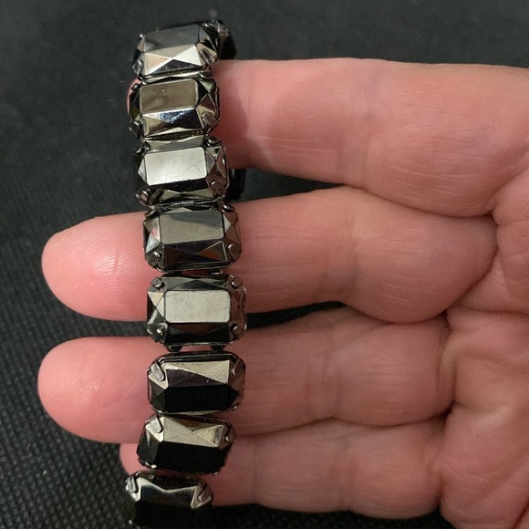 Vintage Set of 6 Various Black Onyx expandable bracelets - Picture 3 of 7